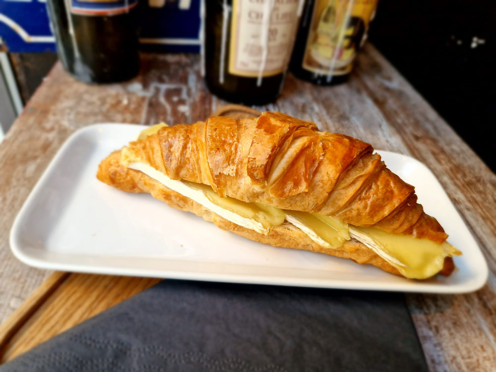 Croissant au brie - Bar Cafe Apero